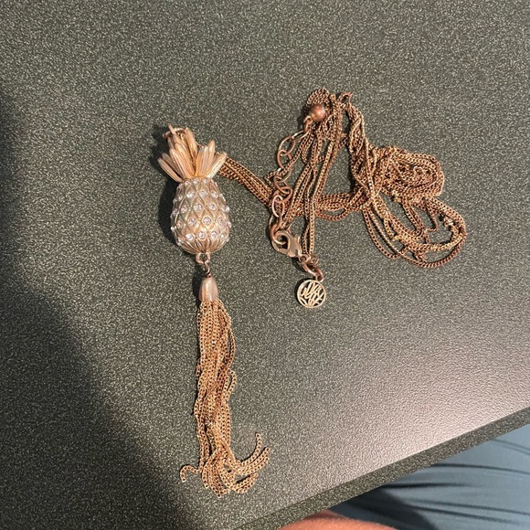 Lilly Pineapple Necklace - Picture 1 of 2